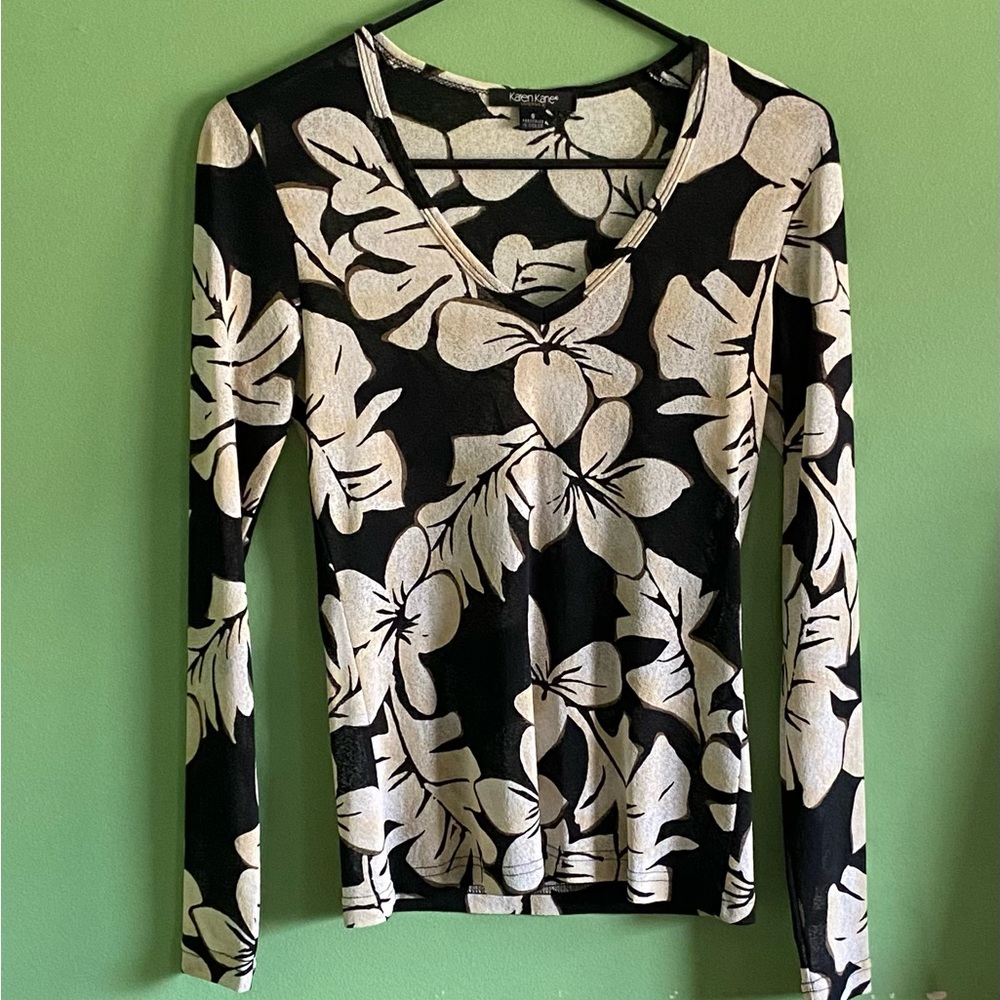Karen Kane v-neck long sleeve top.  Size Small.